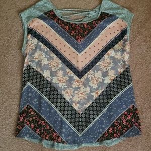 Like new Maurices V Pattern Blouse